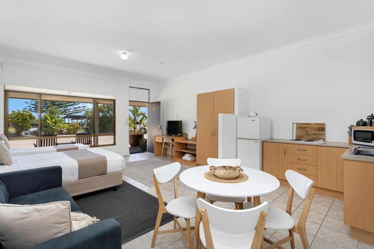 Coast Motel And Apartments Port Noarlunga Kültér fotó